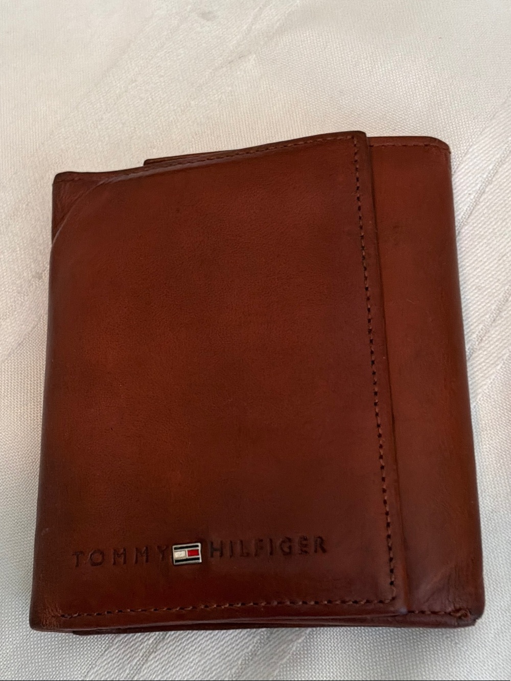 Tommy Hilfiger Chestnut Leather Fold Wallet 6 compartments